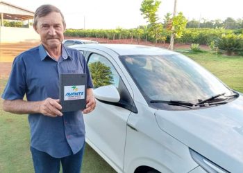 Vereador eleito de Vila Valério cumpre promessa e compra carro para atender comunidade