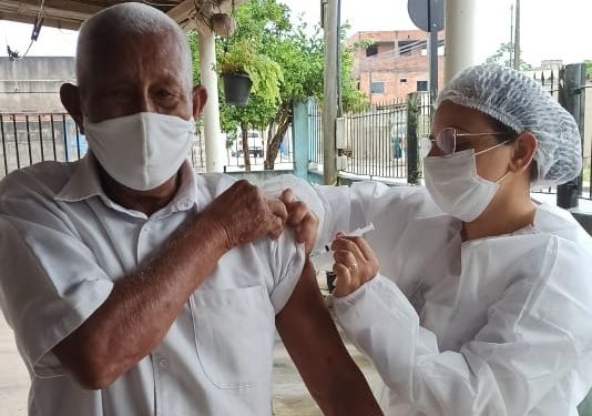 ‘Seu’ Zizil e Dona Pina são os primeiros acima dos 90 anos vacinados em Sooretama
