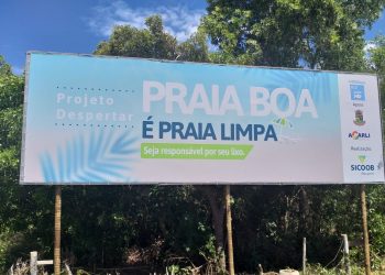 Sicoob realiza ação em praia de Linhares durante o Carnaval
