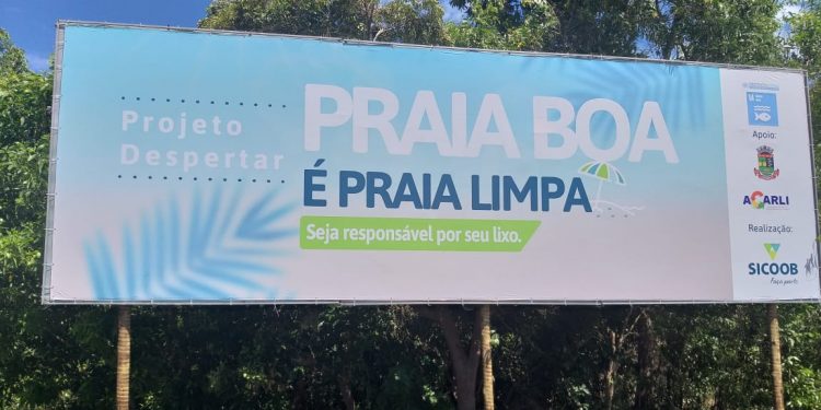 Sicoob realiza ação em praia de Linhares durante o Carnaval