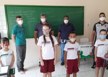 Governador Lindenberg comemora internet gratuita em escolas rurais