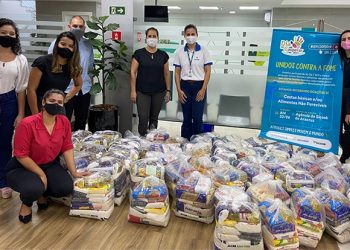 Voluntários do Sicoob Leste Capixaba arrecadam e distribuem mais de 1.500 cestas básicas