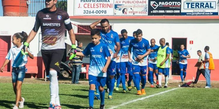 Do sucesso ao fracasso; a triste sina de Linhares no futebol profissional