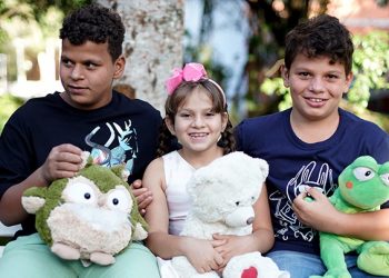 VÍDEO – Irmãos esperam por adoção no ES: “Quero ter uma família muito legal”, diz um deles
