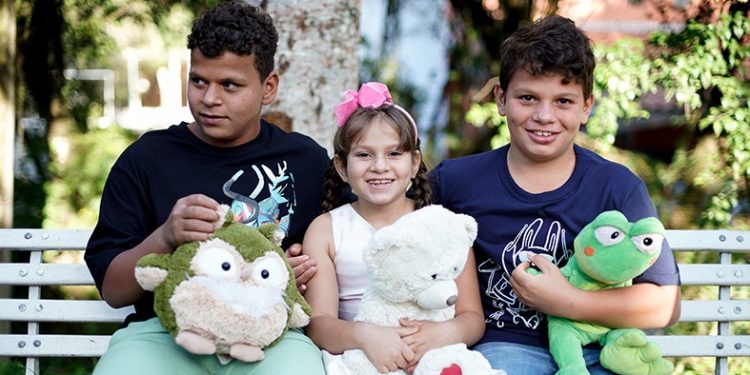 VÍDEO – Irmãos esperam por adoção no ES: “Quero ter uma família muito legal”, diz um deles