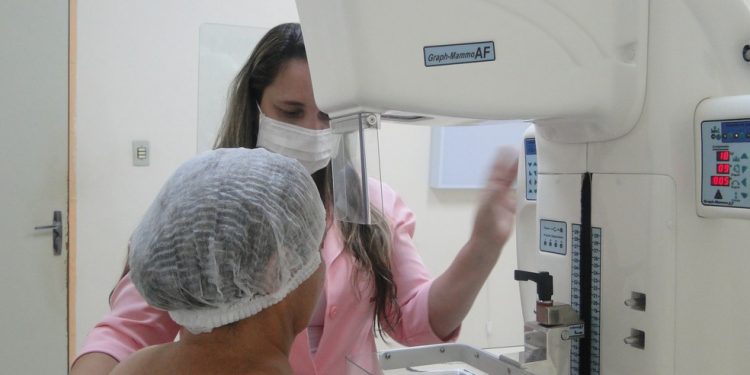 Outubro Rosa: Sicoob Leste Capixaba disponibiliza mais de 1000 mamografias gratuitas na região
