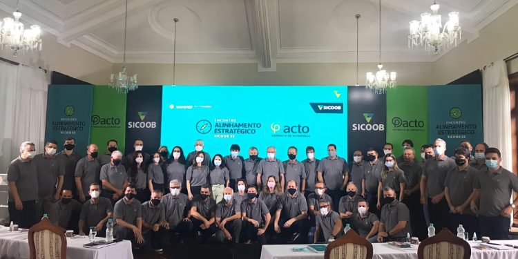 Sicoob define estratégias de atuação e expansão de agências no ES, BA e RJ