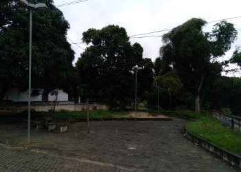 Sooretama: morador denuncia e ironiza abandono de praça no bairro Alegre