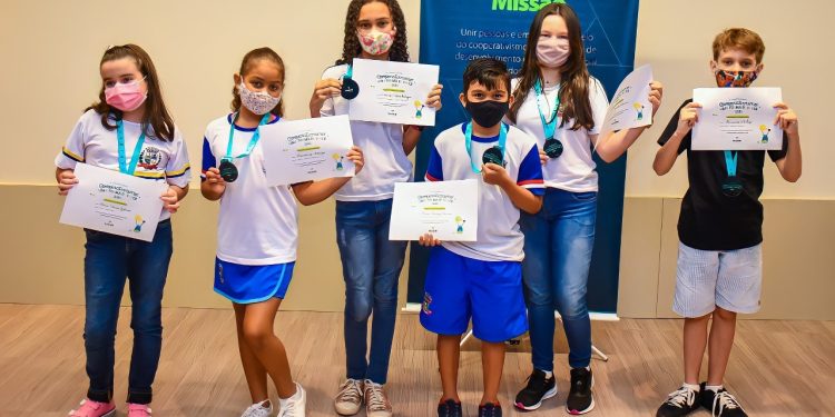 Estudantes de Linhares avançam para a fase nacional de concurso de desenho e redação
