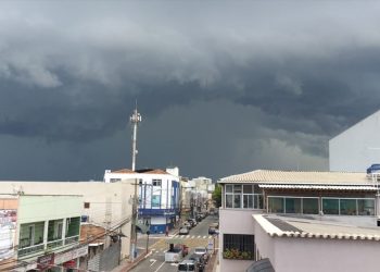 Alerta máximo para chuvas intensas e ventania em todo o Norte e Noroeste do ES
