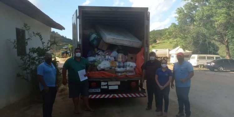 Comunidade de Governador Lindenberg envia donativos a desabrigados da Bahia