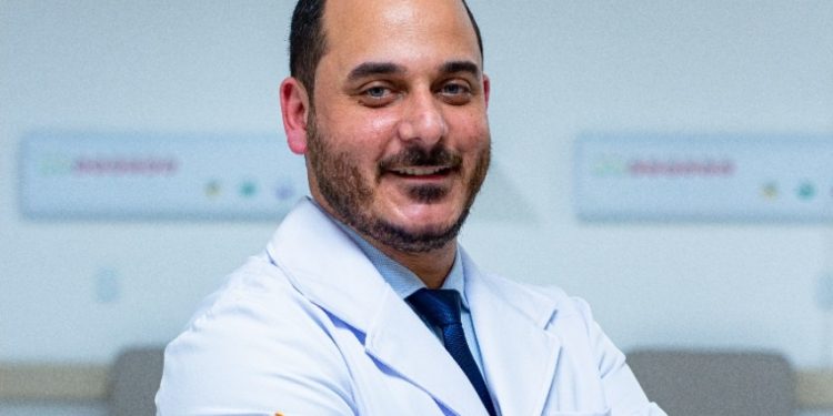 Volta às aulas: médico ortopedista alerta sobre peso da mochila escolar