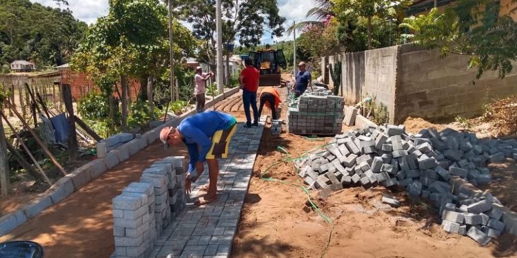 Jaguaré avança obras de calçamento em comunidades rurais