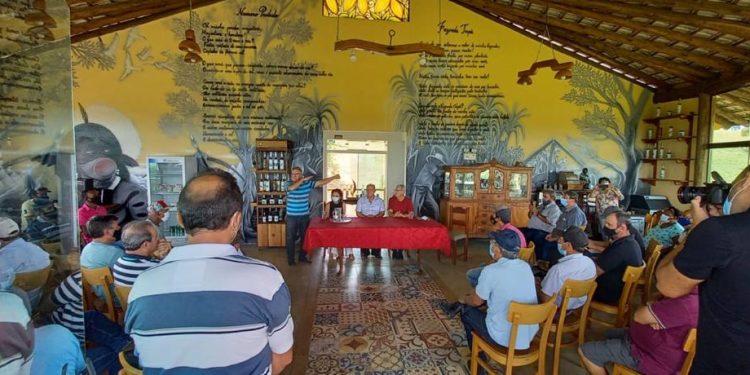 Durão comemora estadualização de estrada que liga Linhares a Colatina pela margem sul do rio Doce