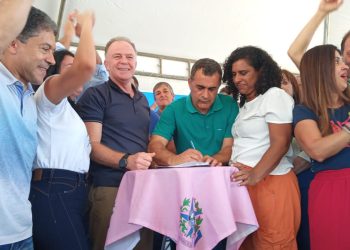 Jaguaré e Vila Valério comemoram início das obras de asfaltamento da rodovia ES 230