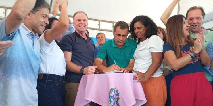 Jaguaré e Vila Valério comemoram início das obras de asfaltamento da rodovia ES 230