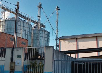 Silos de armazenagem em área residencial causam medo, revolta e transtornos a moradores em Linhares