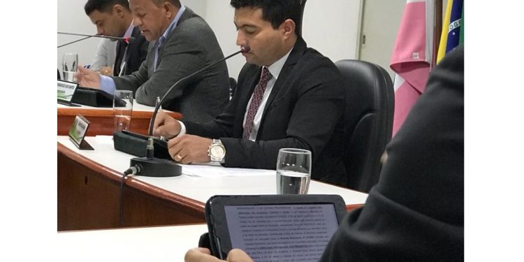 Sem papel: Câmara de Sooretama realiza primeira sessão utilizando tablets