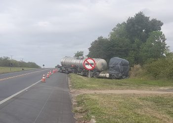 BR 101 será totalmente interditada para retirada de carreta com substância química em Sooretama