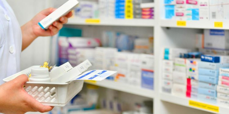 Municípios enfrentam falta de medicamentos em farmácias básicas para atendimento à população