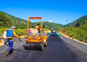 Avança asfaltamento de estrada que liga São Rafael a Marilândia