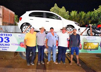 Gov. Lindenberg sorteia carro, moto e vários outros prêmios durante a festa da cidade