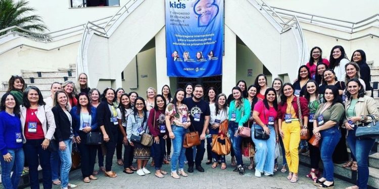 Governador Lindenberg valoriza e investe na formação de professores