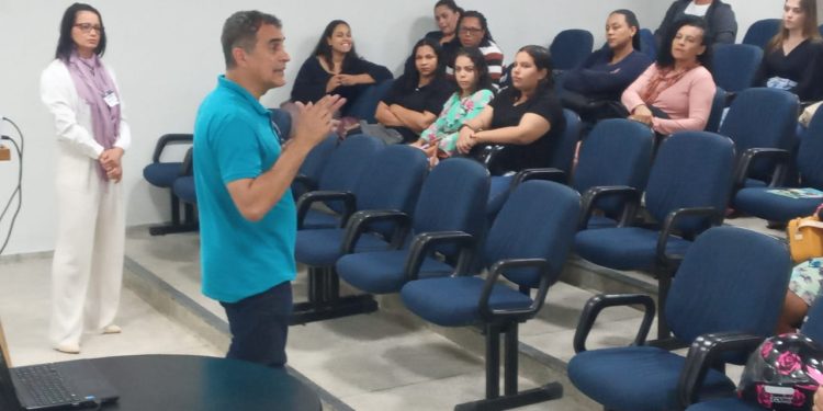 Jaguaré capacita servidores para oferecer atendimento com excelência à população