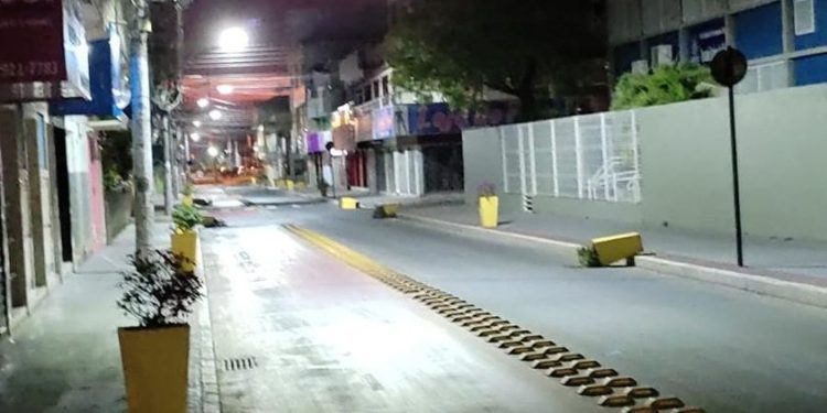 Vândalos danificam vasos ornamentais na Avenida Vista Alegre, em Sooretama