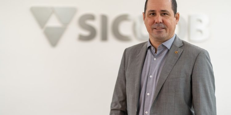 Agência de risco externa eleva classificação de confiança do Sicoob ES