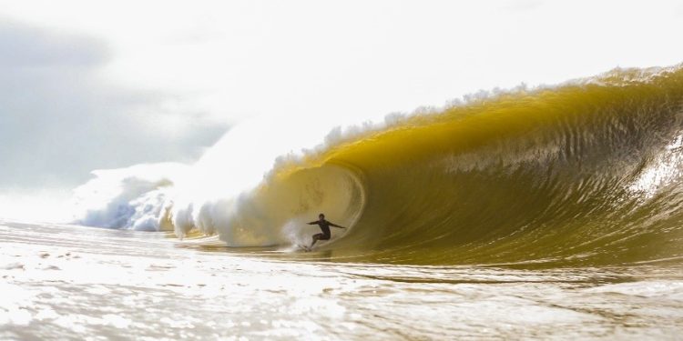 Campeonato de surf WS Supertubos agita Regência no início de novembro