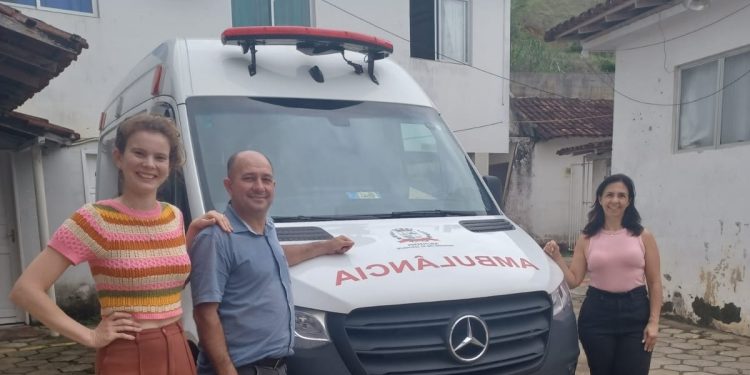 Rio Bananal recebe nova ambulância para atendimento à população