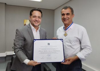Prefeito de Jaguaré é agraciado com a mais importante honraria do Espírito Santo