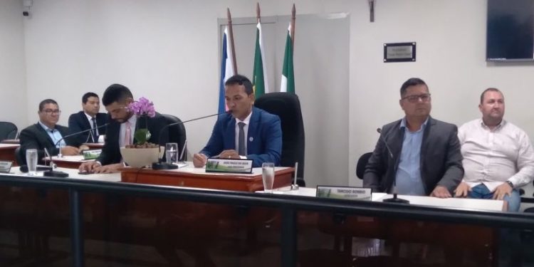 Lembrando sonho e legado do pai, João Paulo assume a presidência da Câmara de Sooretama