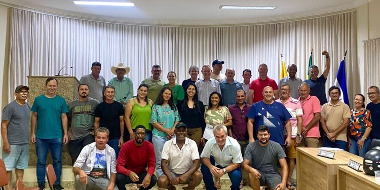 Em reunião com vereadores e lideranças, deputado sinaliza apoio a demandas de Rio Bananal