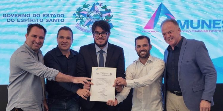 Prefeito de Marilândia mostra prestígio e força política ao compor a diretoria da Associação dos Municípios do ES