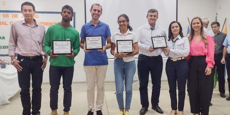 Rio Bananal homenageia pessoas e instituições por contribuição à preservação ambiental