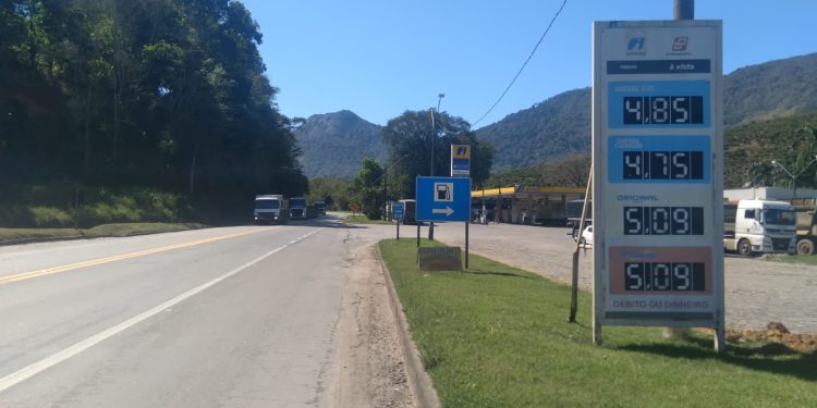 Mais de R$ 1,00 por litro em apenas 50 km de distância. Porque a gasolina é tão cara em Linhares?