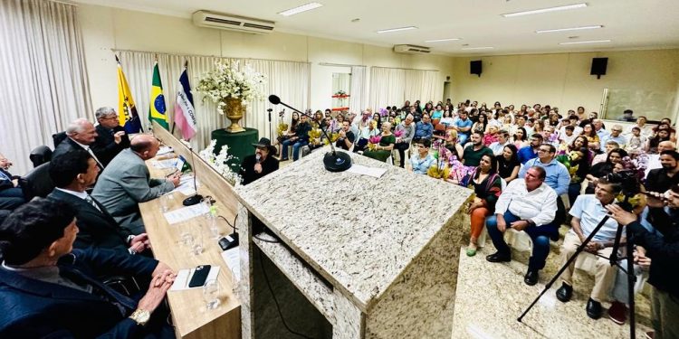Sessão Solene homenageia personalidades com títulos e Vulto Emérito e Cidadania Ribanense