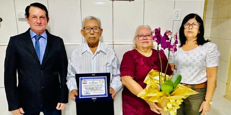 Em tratamento de saúde, ‘Antônio da Retro’ recebe Título de Cidadão Ribanense em casa