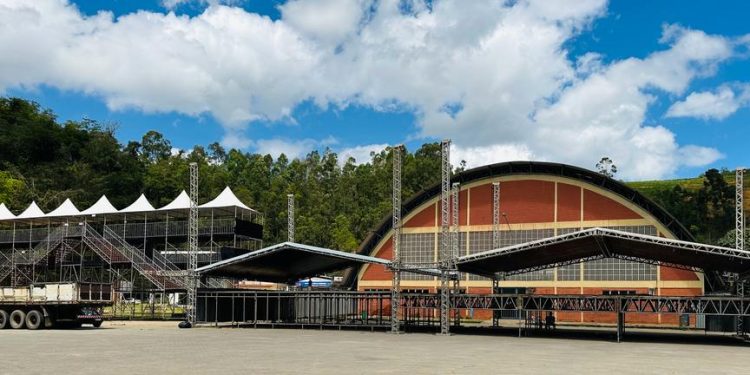 Festa de Rio Bananal: estrutura para receber o público está sendo montada