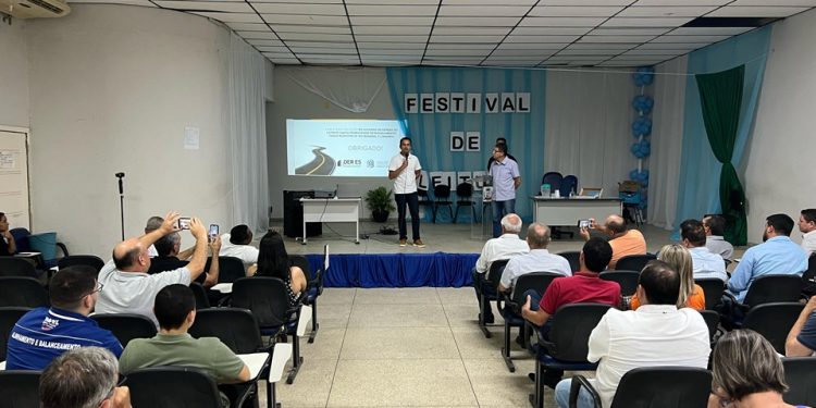 Diretor do DER apresenta projeto das obras de acostamento da rodovia ES 245 entre Rio Bananal e Linhares