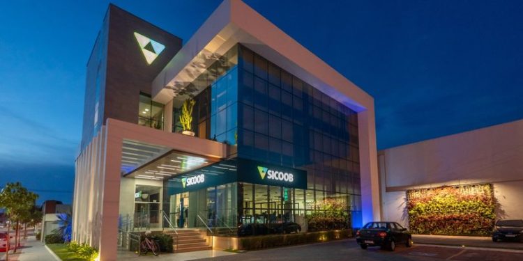 Sicoob é o maior grupo empresarial do Espírito Santo, aponta anuário