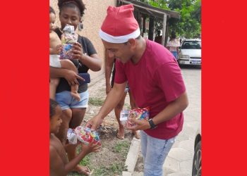 ‘Vereador Noel’ percorre Sooretama e faz a alegria da criançada no Natal