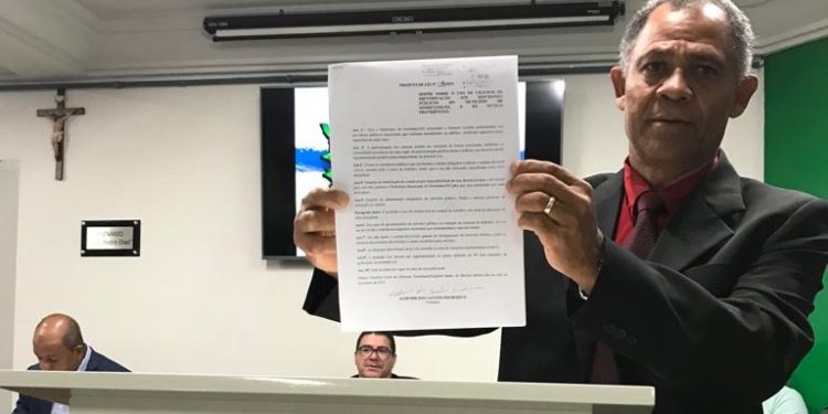 Servidores que atendem ao público terão que usar crachás de identificação em Sooretama