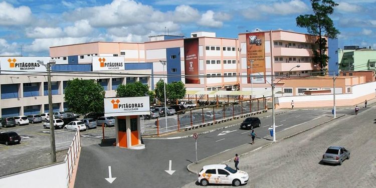 Estado abre inscrições para mais de mil bolsas de ensino superior