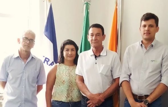 Prefeito recepciona representantes de empresas em Rio Bananal