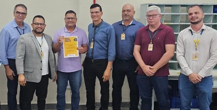Servidor dos Correios em Sooretama é homenageado por mais de 25 anos de trabalho na instituição