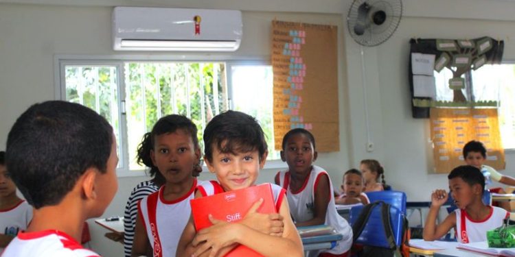 Doze escolas de Jaguaré já contam com ar condicionado nas salas de aula