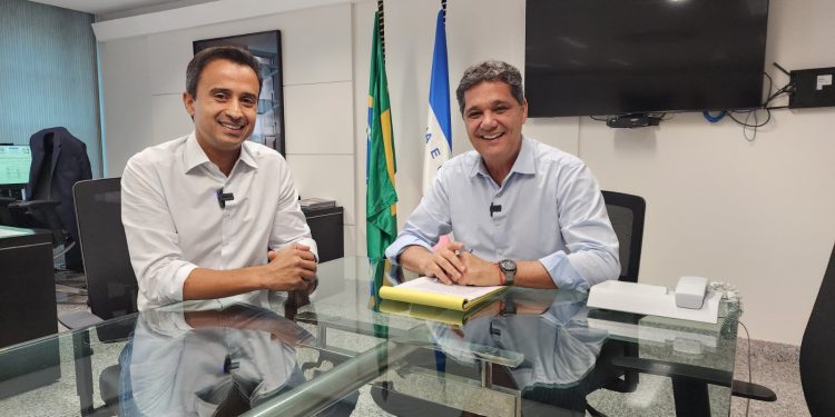 Governo do Estado garante manutenção dos voos da Azul em Linhares